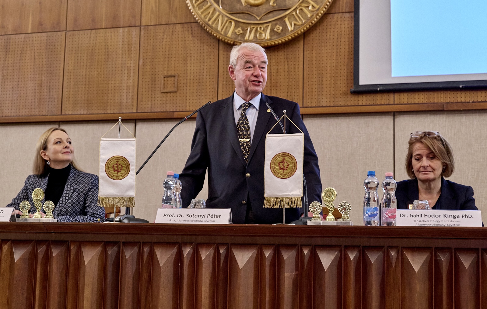vetterszilvia_sotonyipeter_fodorkinga_rektorikoszonto_20230414.jpg